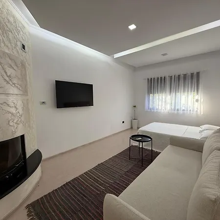 Lägenhet Ani With Fireplace Tirana